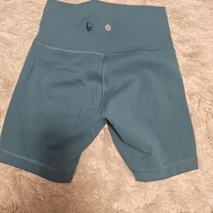 Lululemon biker shorts size 6